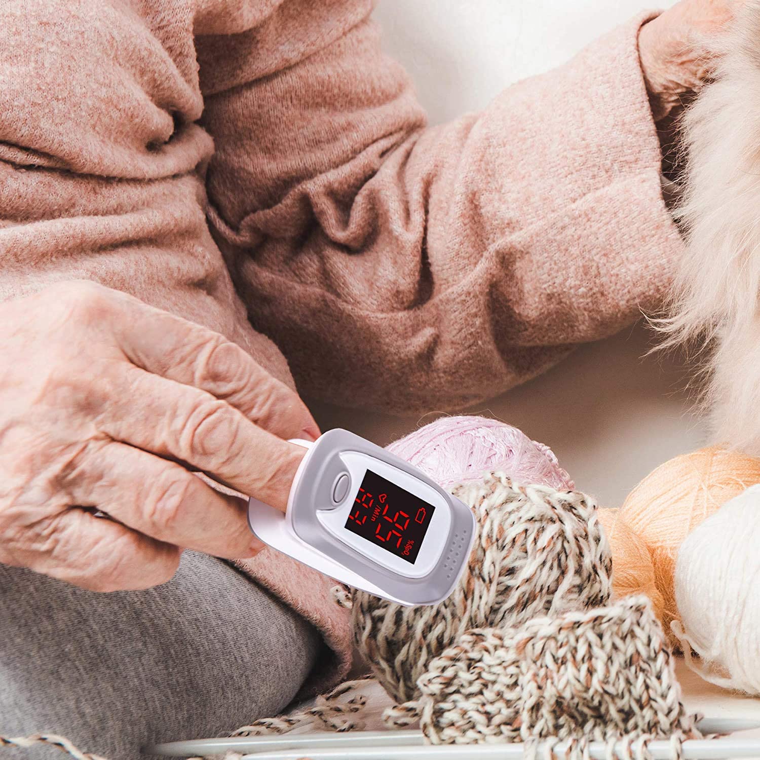 Duronic OX01R Ossimetro da dito  Pulsossimetro per misurazione SpO2  Rivelatore ossigeno nel sangue e pulsazione  Display digitale  Risultato accurato  Custodia protettiva inclusa