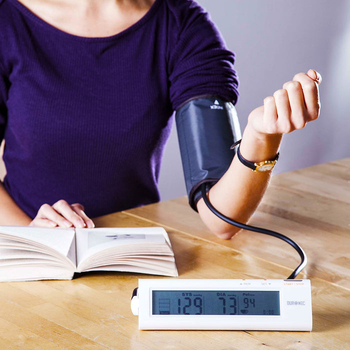 Duronic BPM450 Misuratore di pressione elettrico arteriosa da braccio | Manicotto da 22 a 42 cm | Ampio display LCD | Rilevatore automatico per pressione sanguigna digitale | Frequenza cardiaca