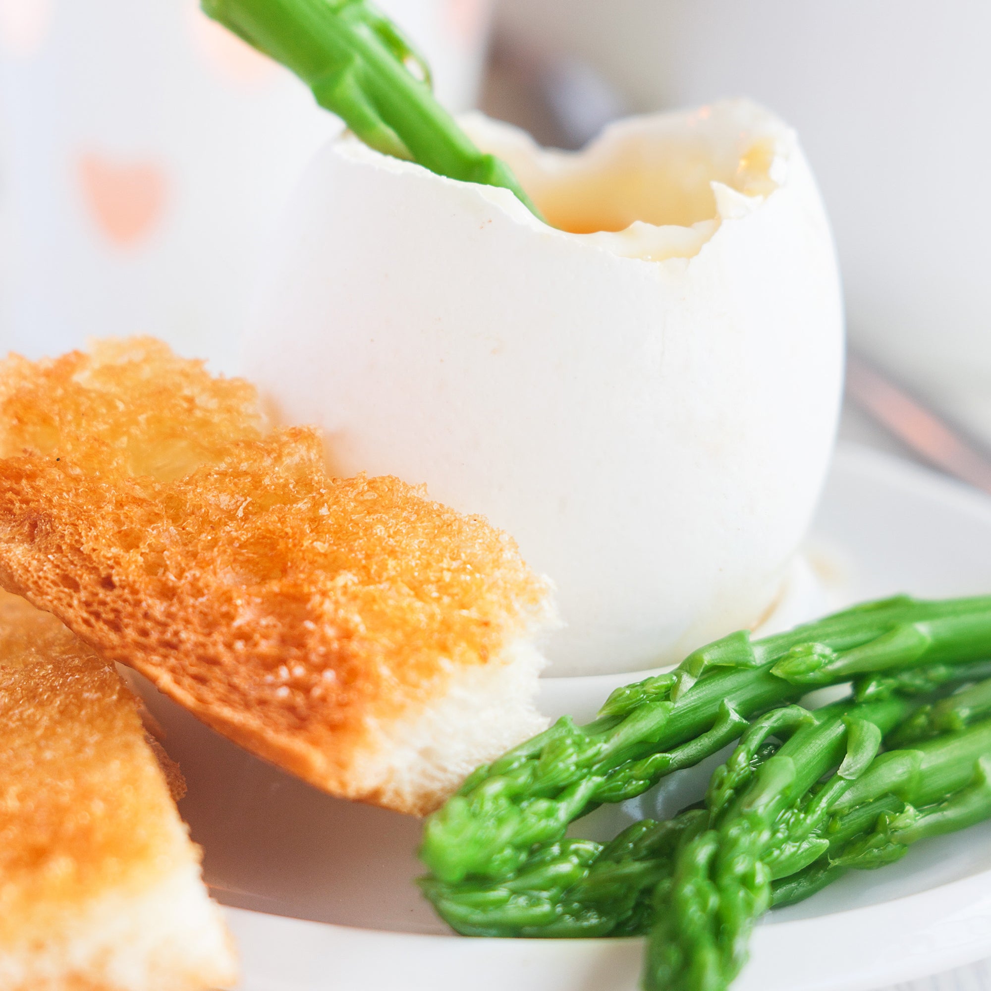 Uova con pane croccante da inzuppare