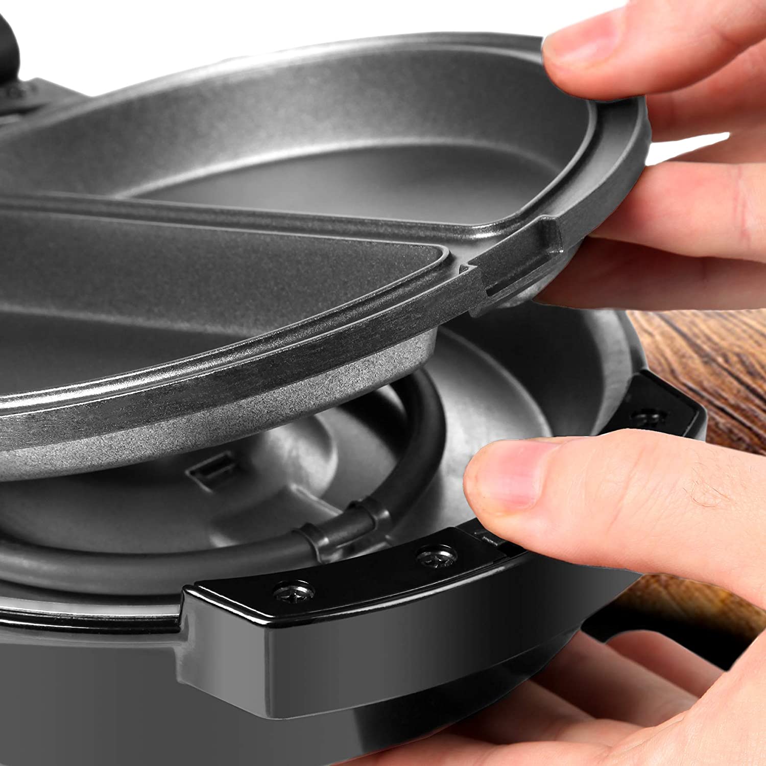 Duronic OM60 Omelette maker con piastre antiaderenti facili da pulire dopo ogni utilizzo.